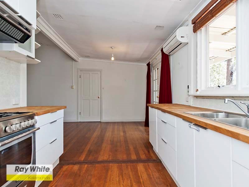 98 Peet Road, Roleystone WA 6111