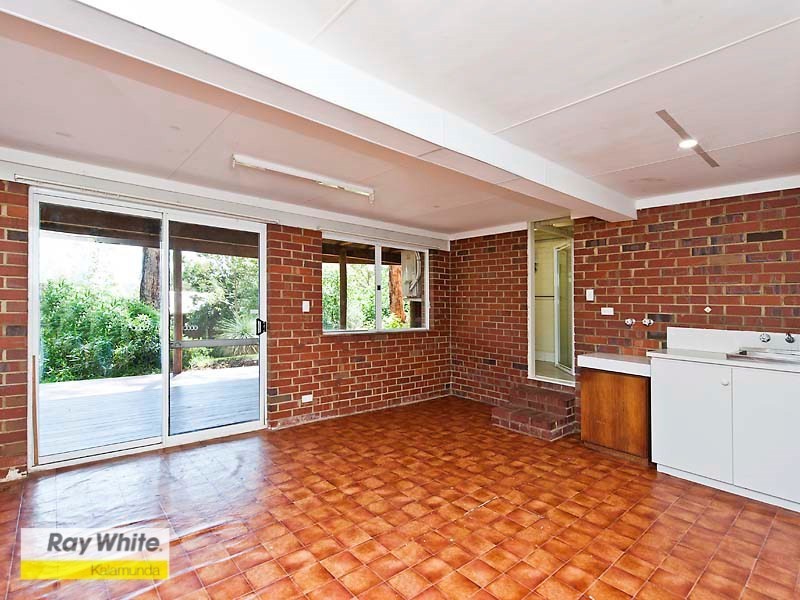 98 Peet Road, Roleystone WA 6111