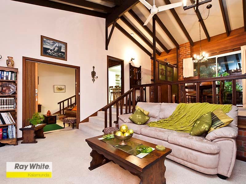 6 Lascelles Parade, Gooseberry Hill WA 6076