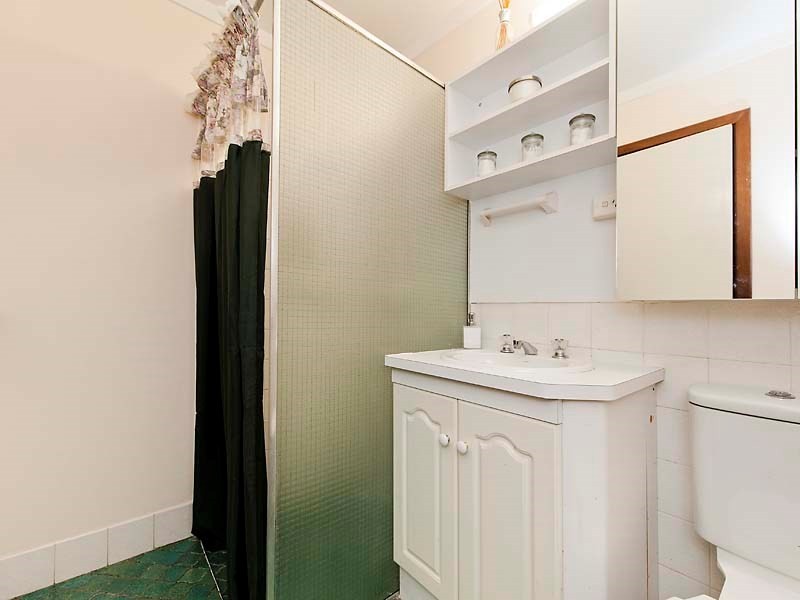 6 Lascelles Parade, Gooseberry Hill WA 6076