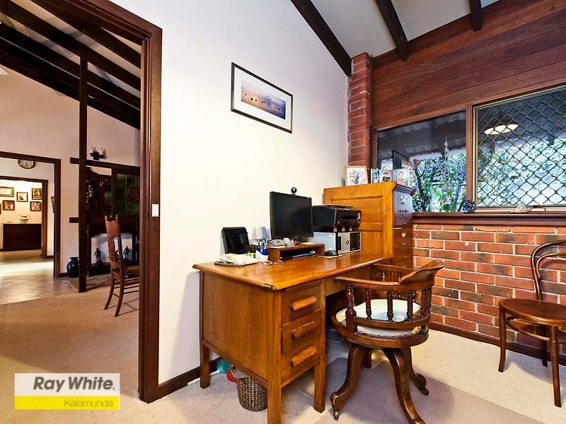 6 Lascelles Parade, Gooseberry Hill WA 6076