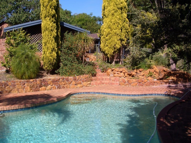 18 Davies Crescent, Gooseberry Hill WA 6076