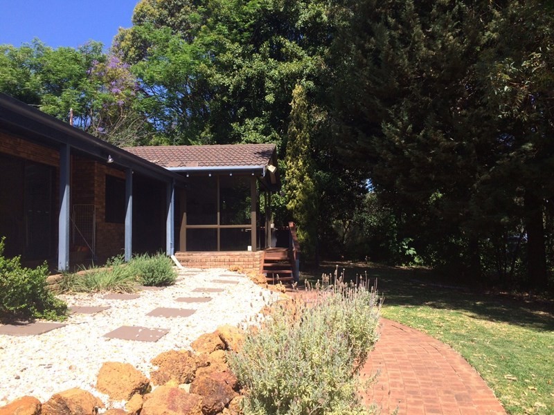 18 Davies Crescent, Gooseberry Hill WA 6076