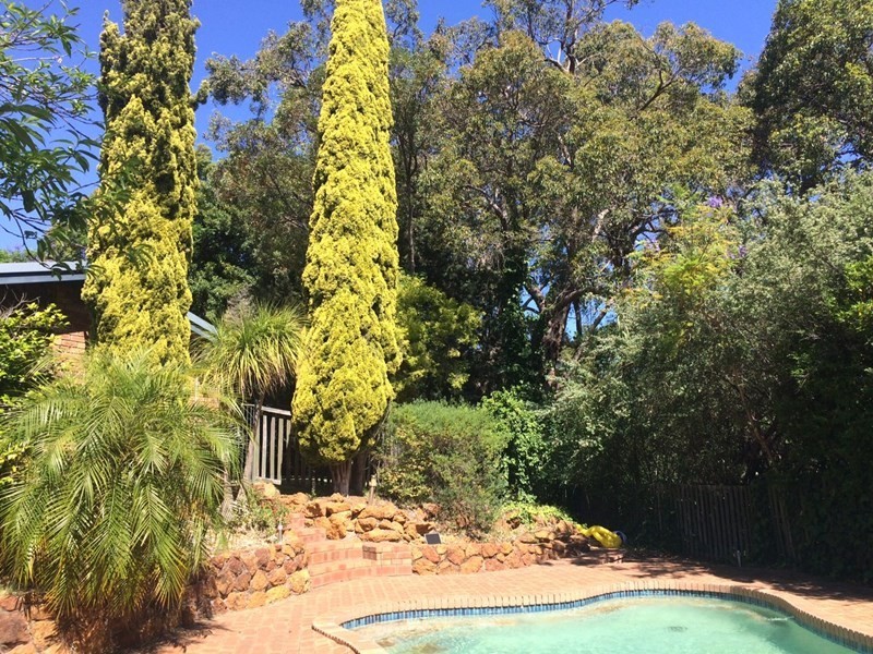 18 Davies Crescent, Gooseberry Hill WA 6076