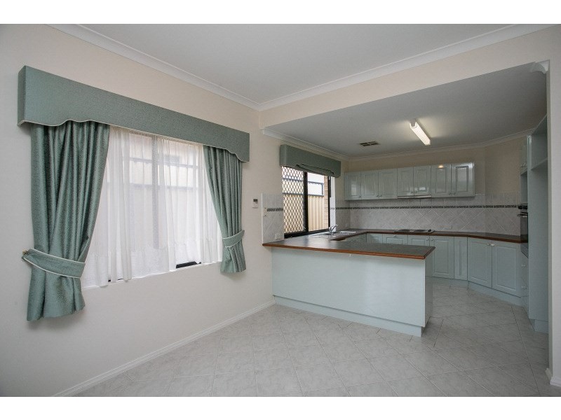 4/11 Kalamunda Road, Kalamunda WA 6076