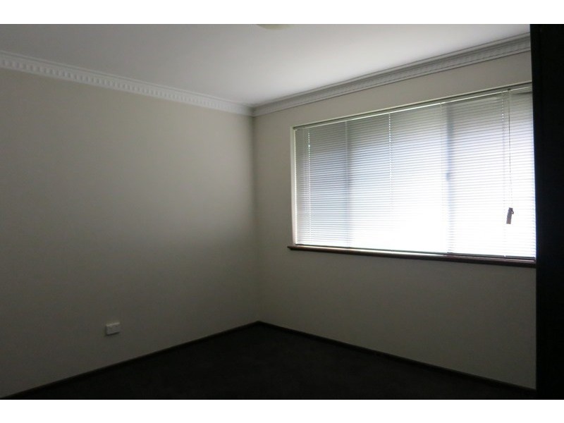 17 Edinburgh Road, Forrestfield WA 6058