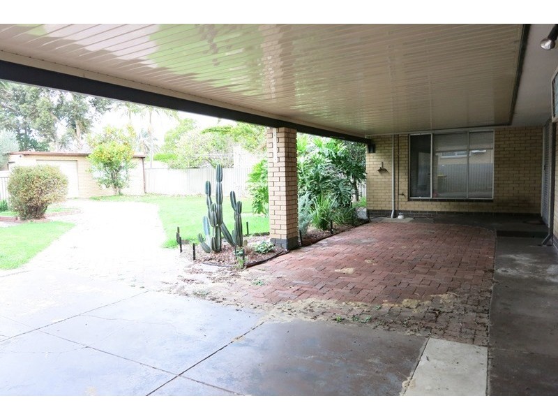 17 Edinburgh Road, Forrestfield WA 6058