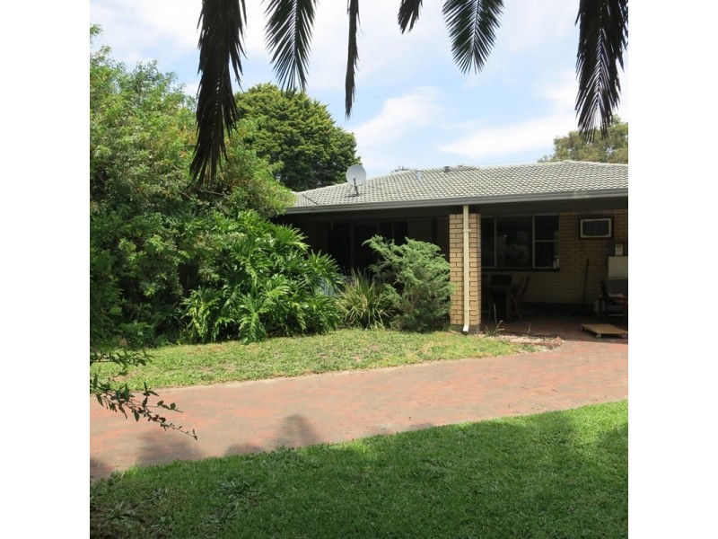 17 Edinburgh Road, Forrestfield WA 6058