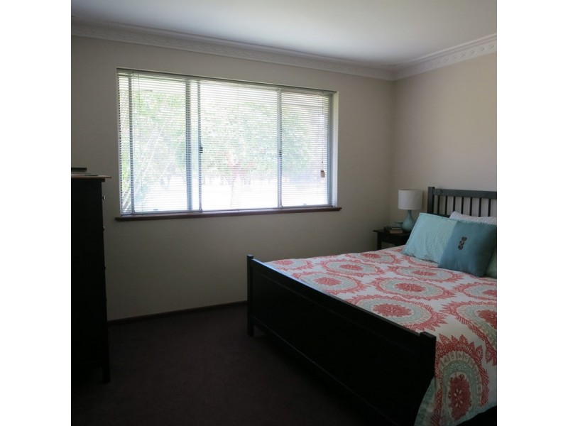 17 Edinburgh Road, Forrestfield WA 6058