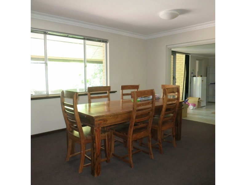 17 Edinburgh Road, Forrestfield WA 6058