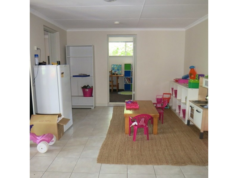 17 Edinburgh Road, Forrestfield WA 6058
