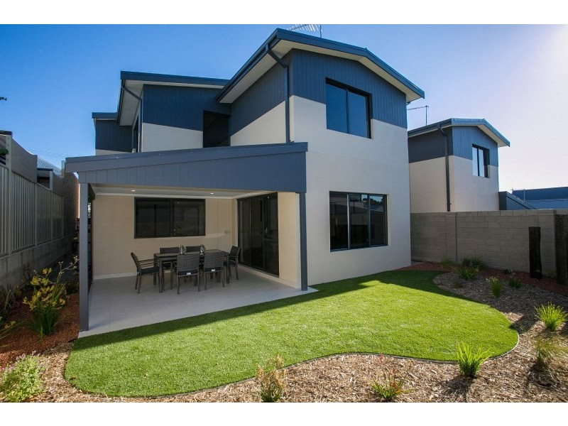 4/18 Heath Road, Kalamunda WA 6076