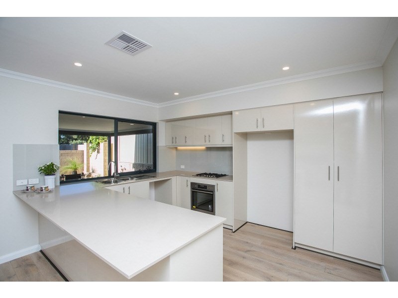 4/18 Heath Road, Kalamunda WA 6076