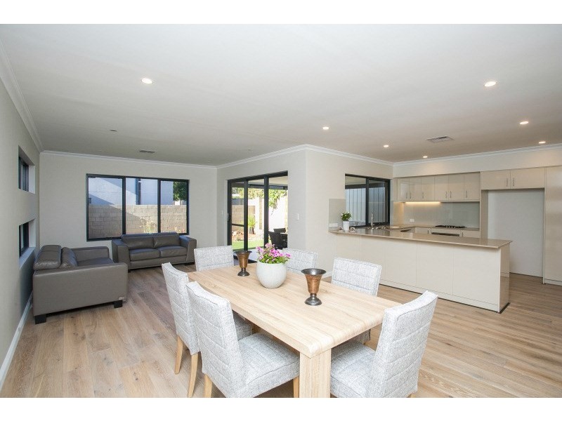 4/18 Heath Road, Kalamunda WA 6076