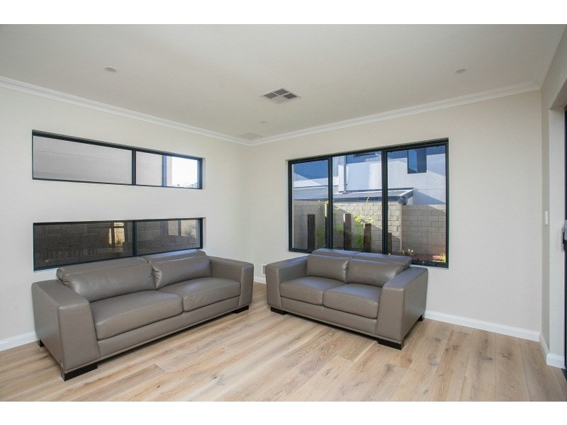 4/18 Heath Road, Kalamunda WA 6076