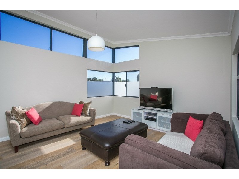 4/18 Heath Road, Kalamunda WA 6076