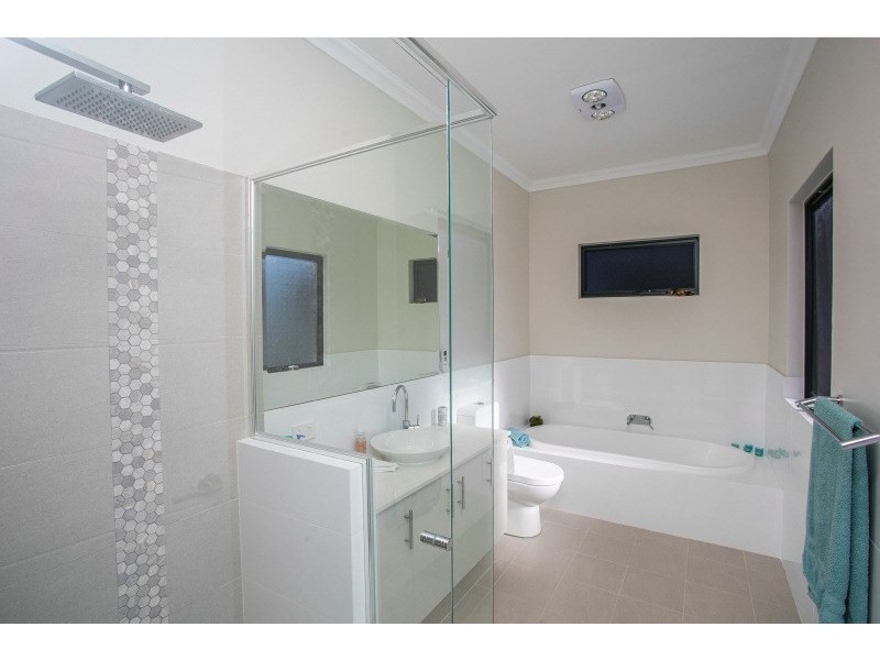 4/18 Heath Road, Kalamunda WA 6076