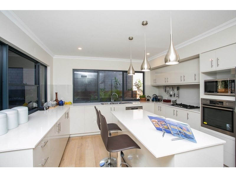 4/18 Heath Road, Kalamunda WA 6076