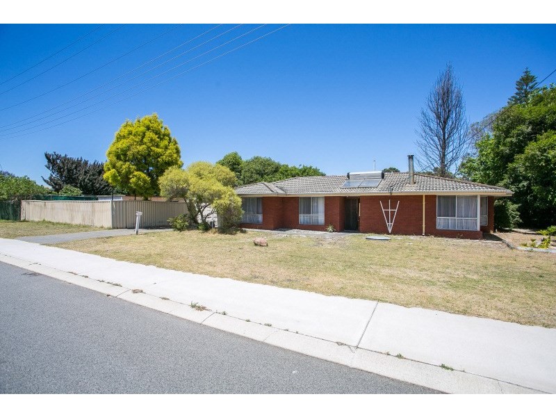 2 Umina Street, High Wycombe WA 6057