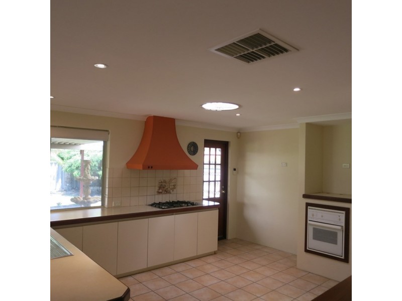 2 Kunzite Court, Forrestfield WA 6058