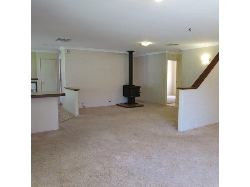 2 Kunzite Court, Forrestfield WA 6058