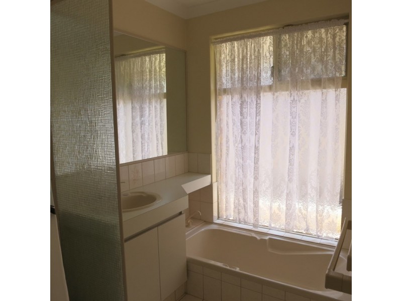 2 Kunzite Court, Forrestfield WA 6058