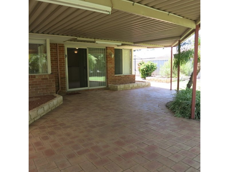 2 Kunzite Court, Forrestfield WA 6058