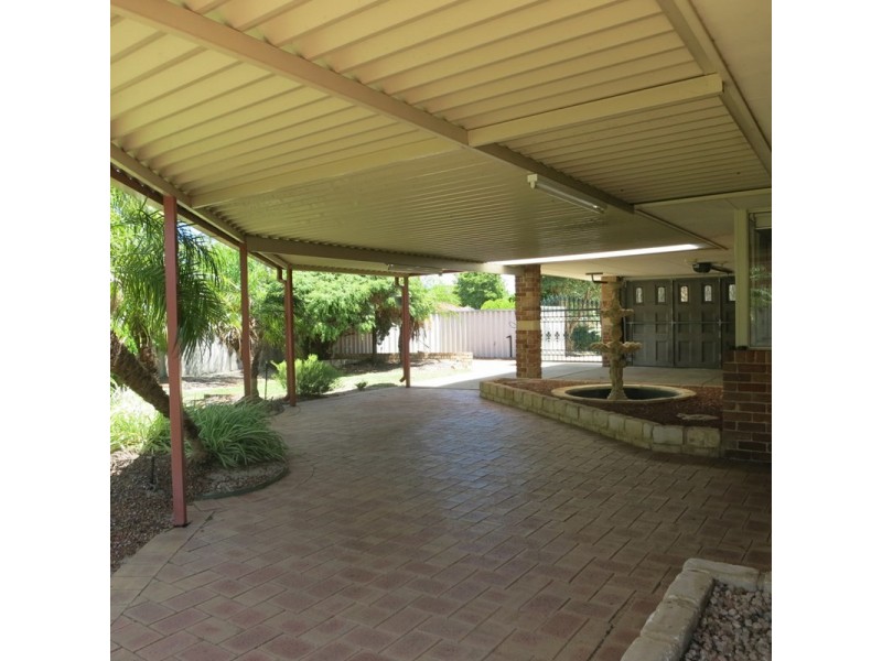 2 Kunzite Court, Forrestfield WA 6058