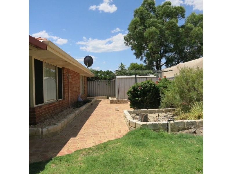 2 Kunzite Court, Forrestfield WA 6058