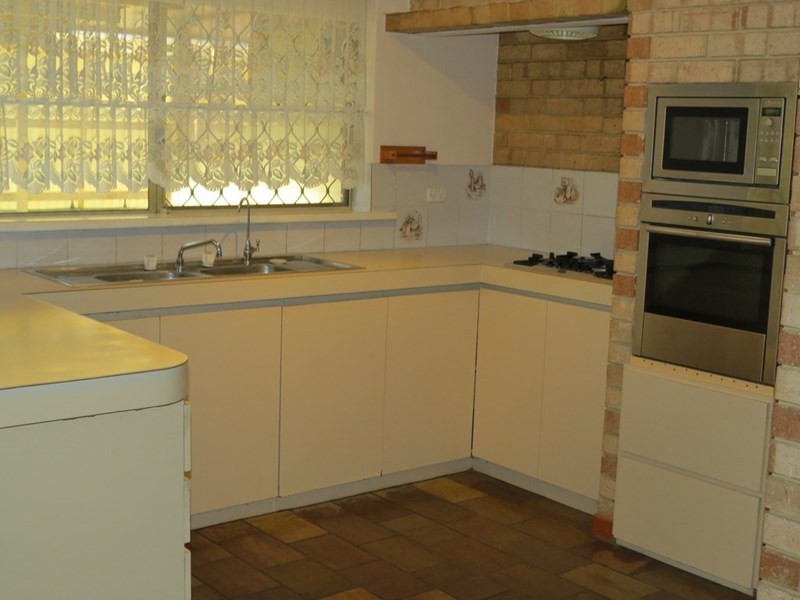 5 Raymond Road, Walliston WA 6076