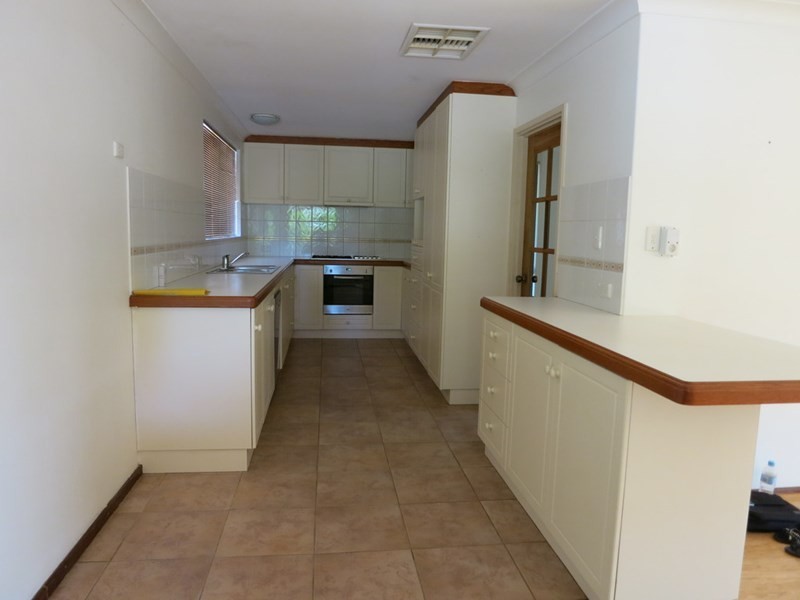 10 Chislehurst Road, Lesmurdie WA 6076