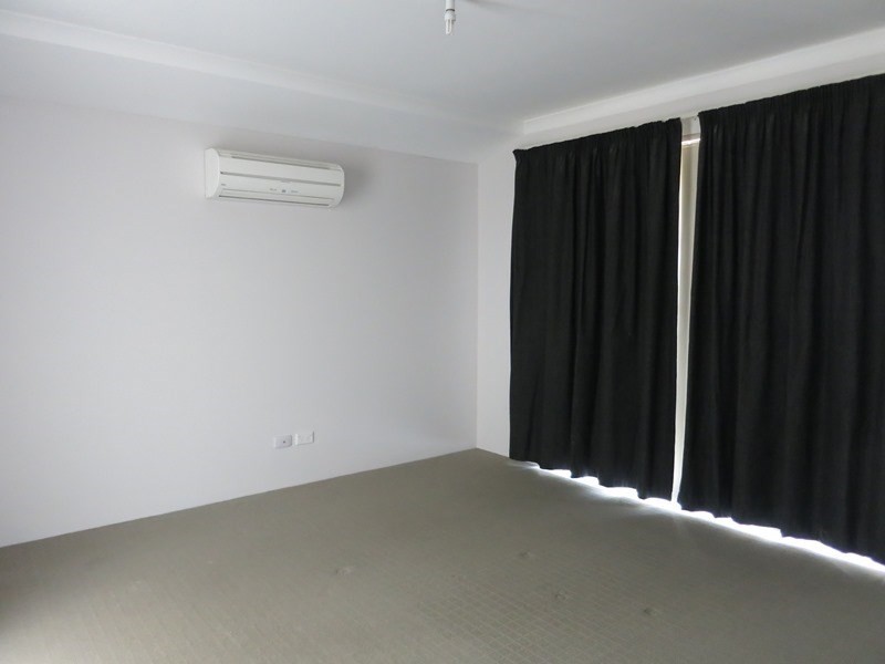 17 Cara Way, Wattle Grove WA 6107