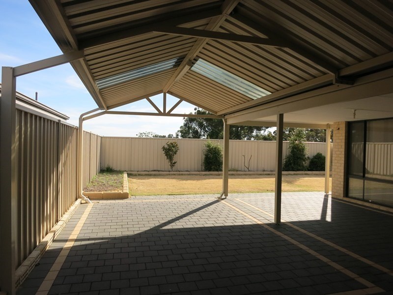 17 Cara Way, Wattle Grove WA 6107