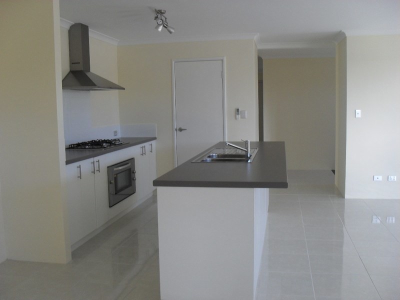 6 Lobella Way, Aveley WA 6069