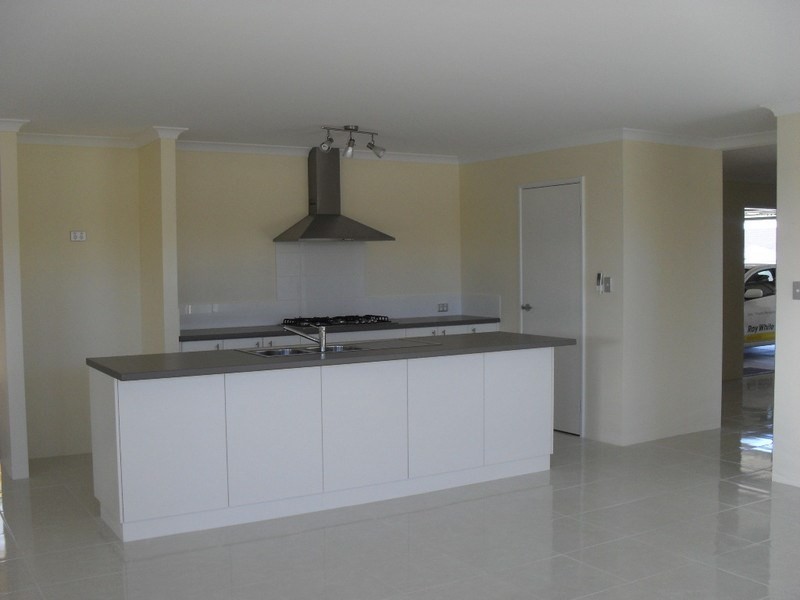 6 Lobella Way, Aveley WA 6069