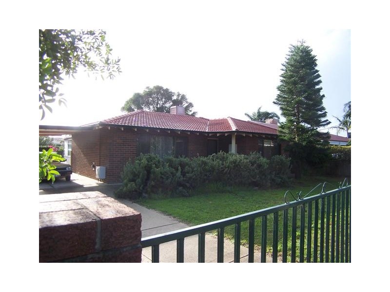 16 Ilex Way, Forrestfield WA 6058