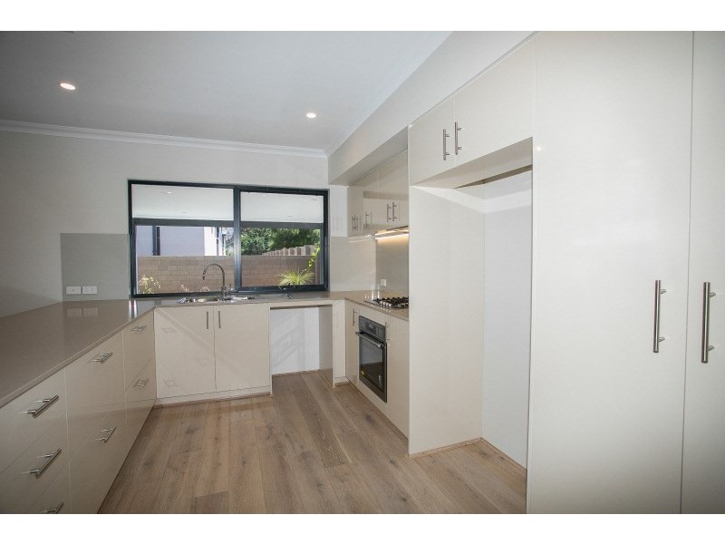 2/18 Heath Road, Kalamunda WA 6076