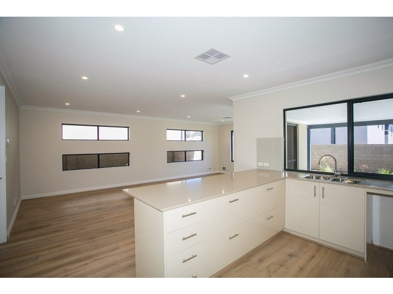 2/18 Heath Road, Kalamunda WA 6076