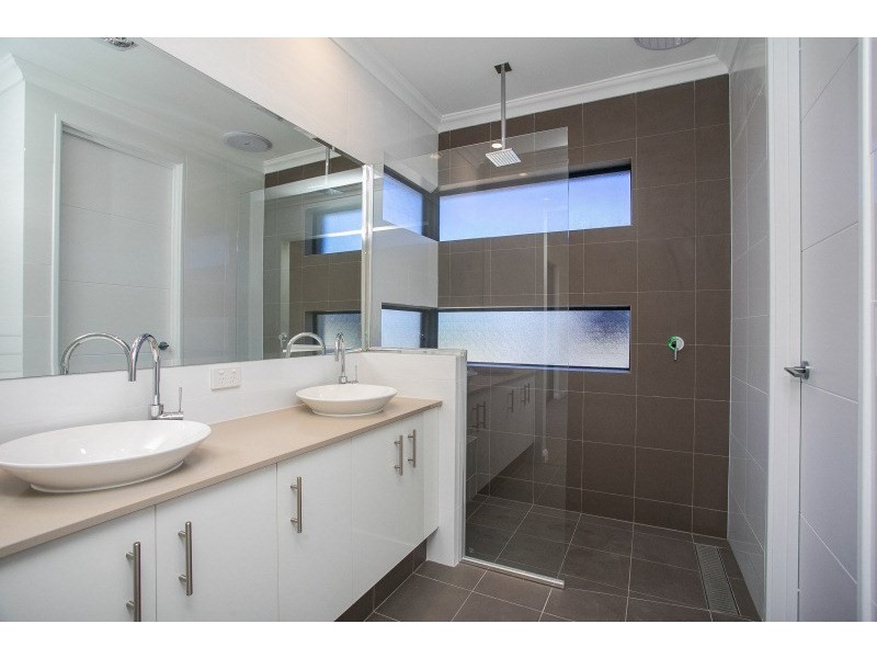 2/18 Heath Road, Kalamunda WA 6076