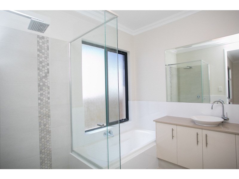 2/18 Heath Road, Kalamunda WA 6076