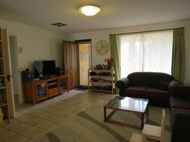 8/16 Leiden Place, Forrestfield WA 6058