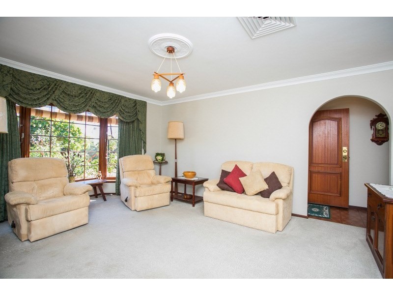 44 Watsonia Road, Gooseberry Hill WA 6076