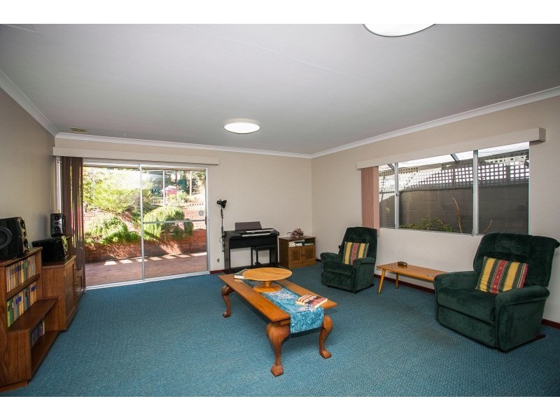 44 Watsonia Road, Gooseberry Hill WA 6076