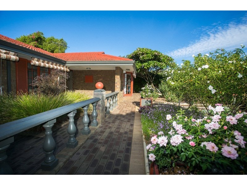 44 Watsonia Road, Gooseberry Hill WA 6076