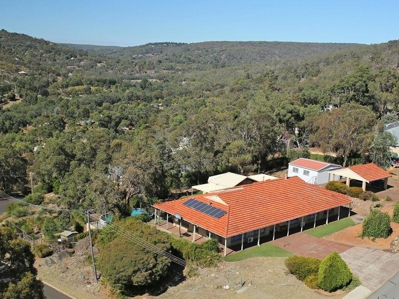 10 Bromfield Drive, Kelmscott WA 6111