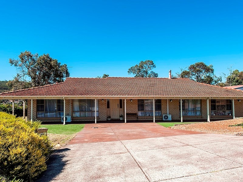 10 Bromfield Drive, Kelmscott WA 6111