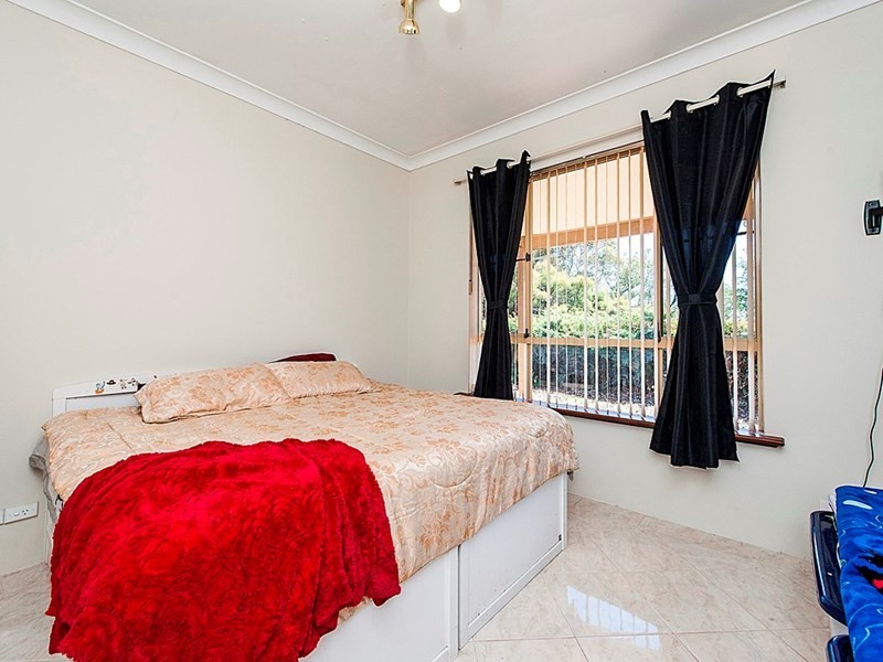 10 Bromfield Drive, Kelmscott WA 6111