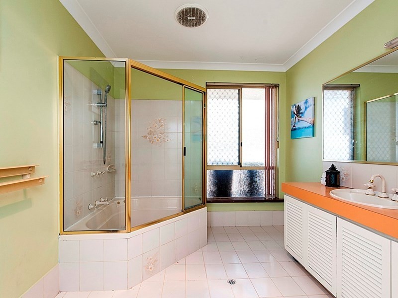 10 Bromfield Drive, Kelmscott WA 6111