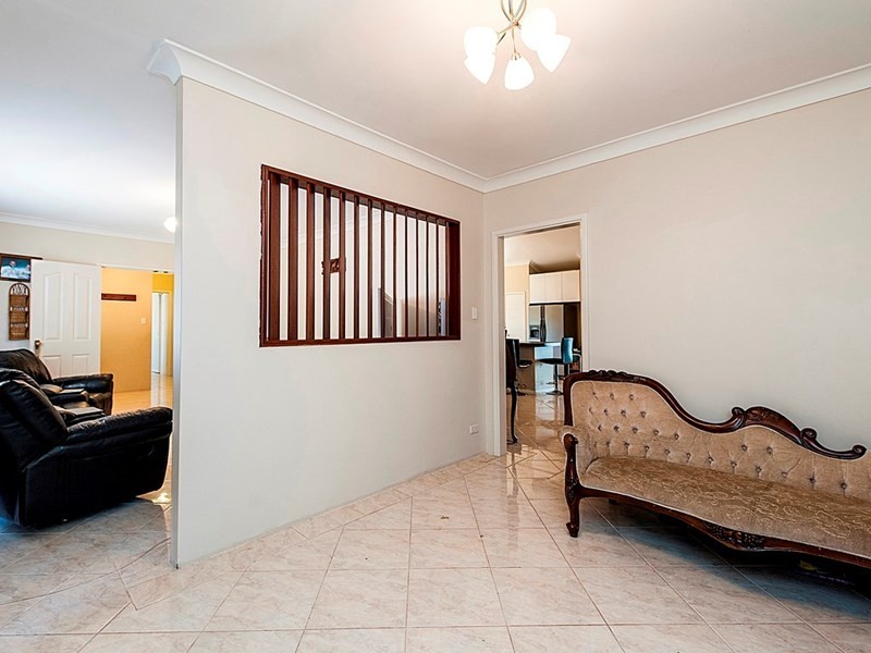 10 Bromfield Drive, Kelmscott WA 6111