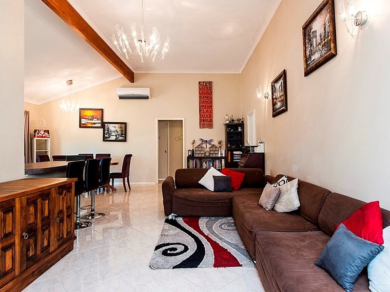 10 Bromfield Drive, Kelmscott WA 6111